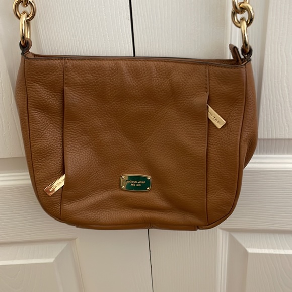 Michael kors cross body brown leather purse in great condition, barely used - Picture 2 of 4